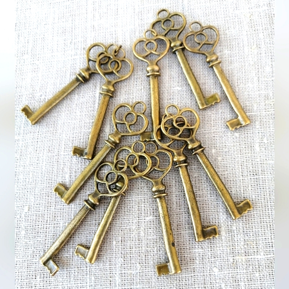 Vintage Style Bronze Skeleton Keys Set Of 12. Destash Jewellery Crafts Decor